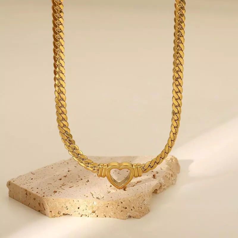 Collar de corazón con cadena de eslabones cubanos
