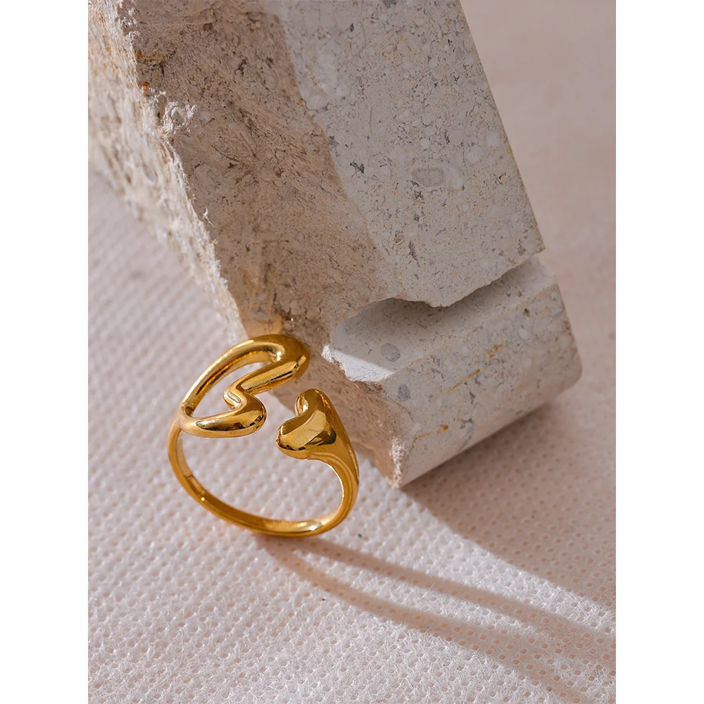 Anillo abierto hueco con forma de corazón