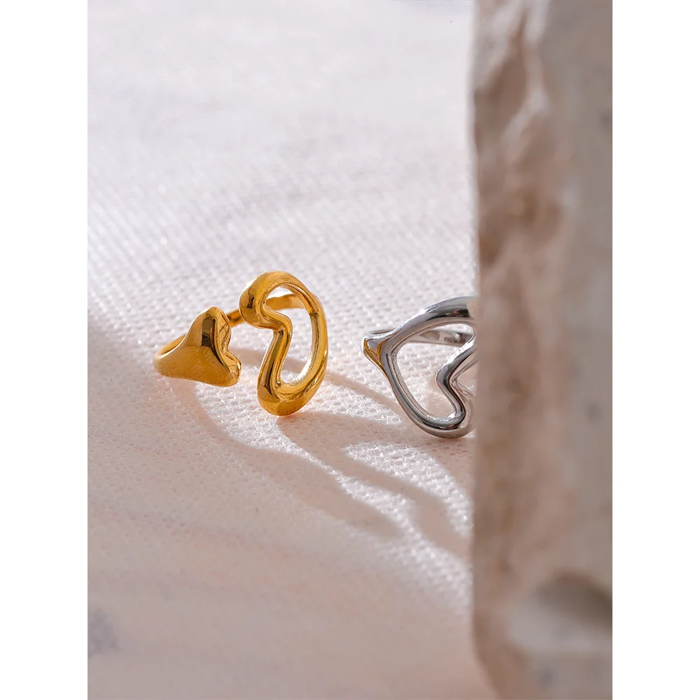 Anillo abierto hueco con forma de corazón