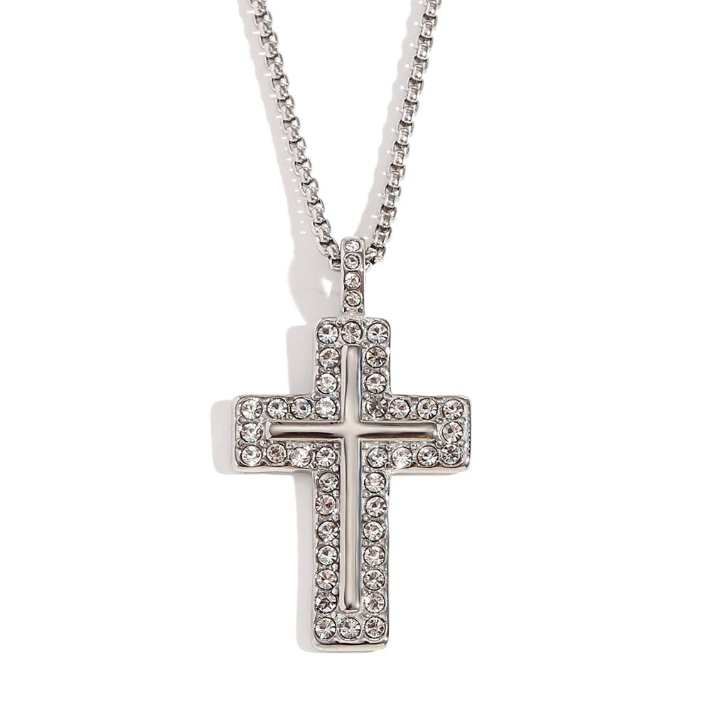 Colgante de cruz ornamentada con piedras de circonita