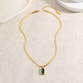  collar con esmeralda rectangular en oro 18k