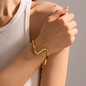 Brazalete con forma de onda de zarcillo: