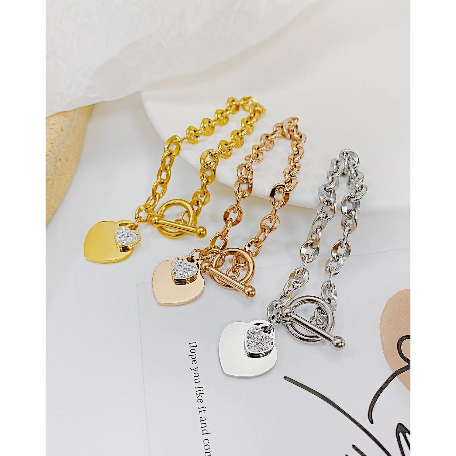 Pulsera con placa de corazón