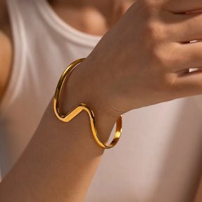 Brazalete con forma de onda de zarcillo: