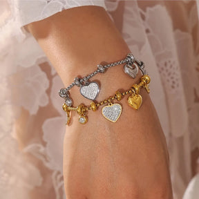 Pulsera con colgantes de corazón, estrella y luna
