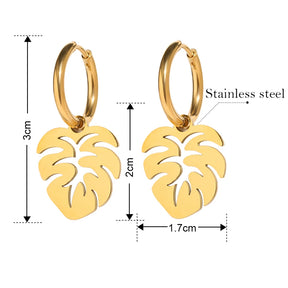 Pendientes de aro con hojas de plantas tropicales